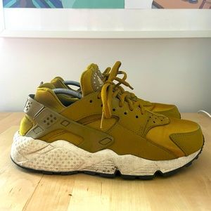 Nike Wmns Air Huarache run “bronzine” size 8